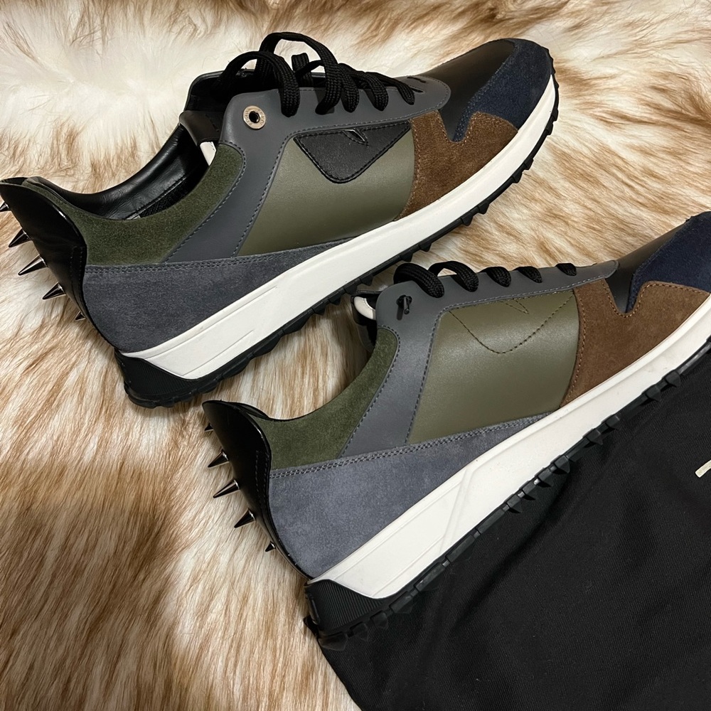 Men’s fendi sneaker gently worn